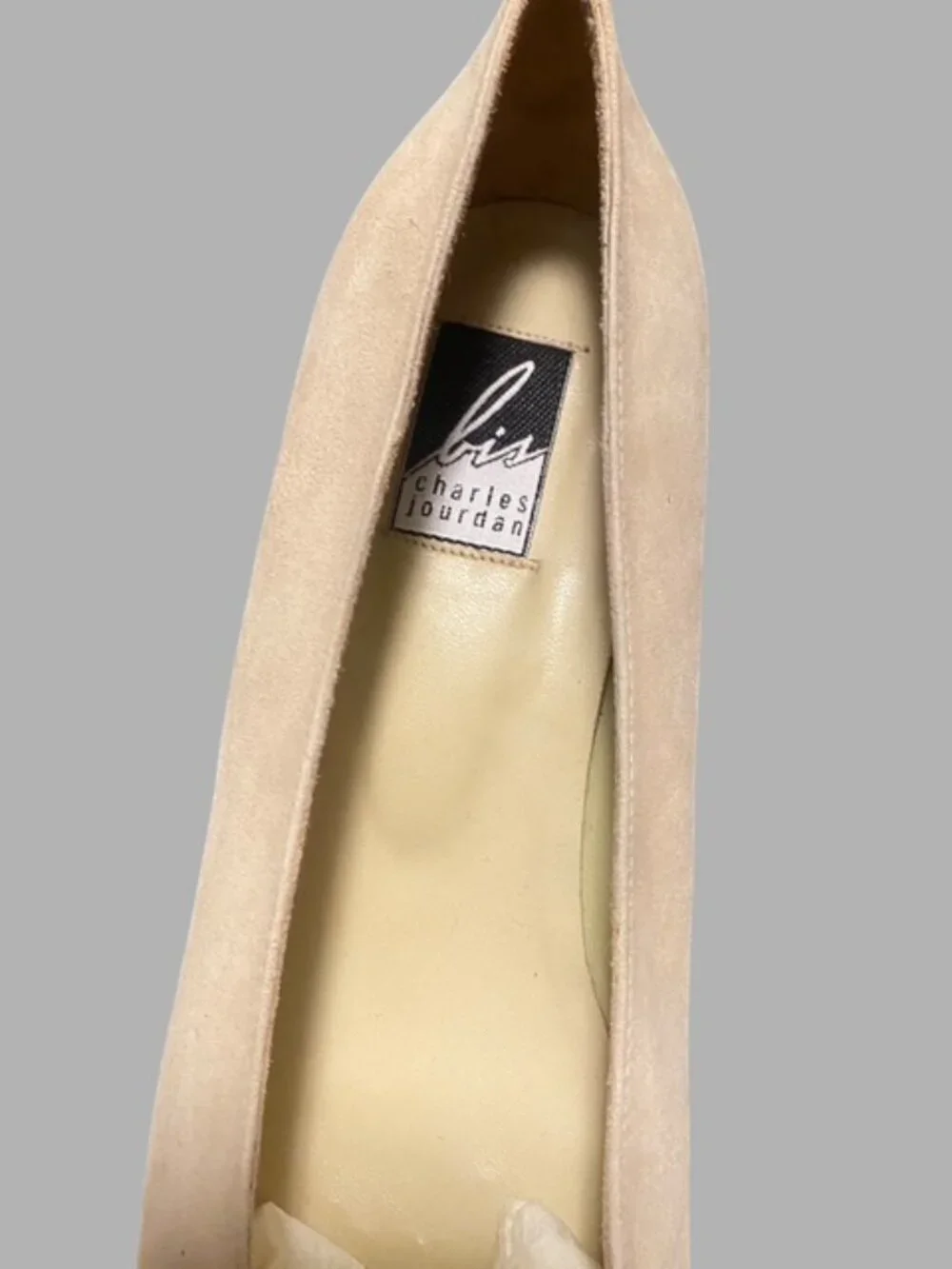 Vintage Bis Charles Jourdan Cream Suede Low Heels 8.5